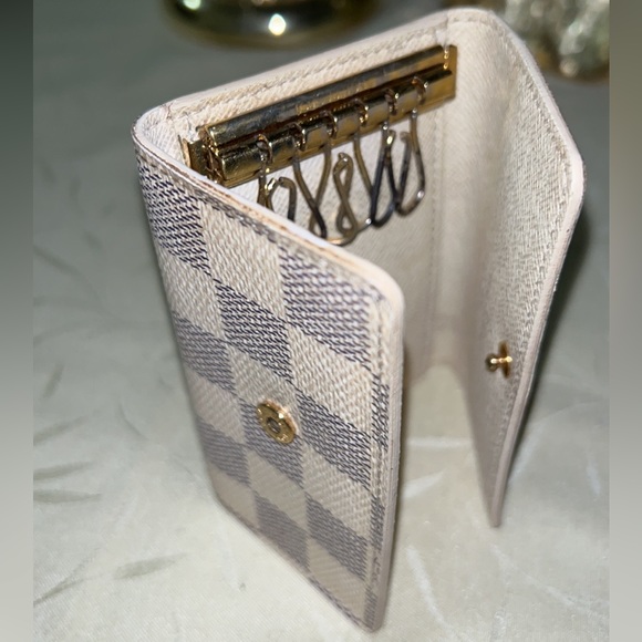 Louis Vuitton Damier Azur 6 Key Holder - Picture 7 of 16